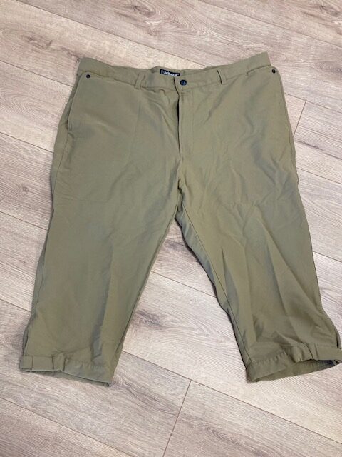Barbour 3/4 length men's light weight shorts size 42"