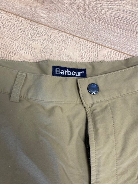 Alternative view of Barbour 3/4 length men's light weight shorts size 42"
