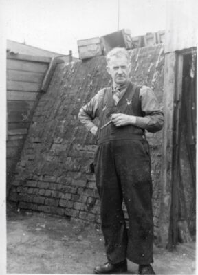 Robert-Marrs-outside-his-shed-pipe-in-hand-288x400.jpg