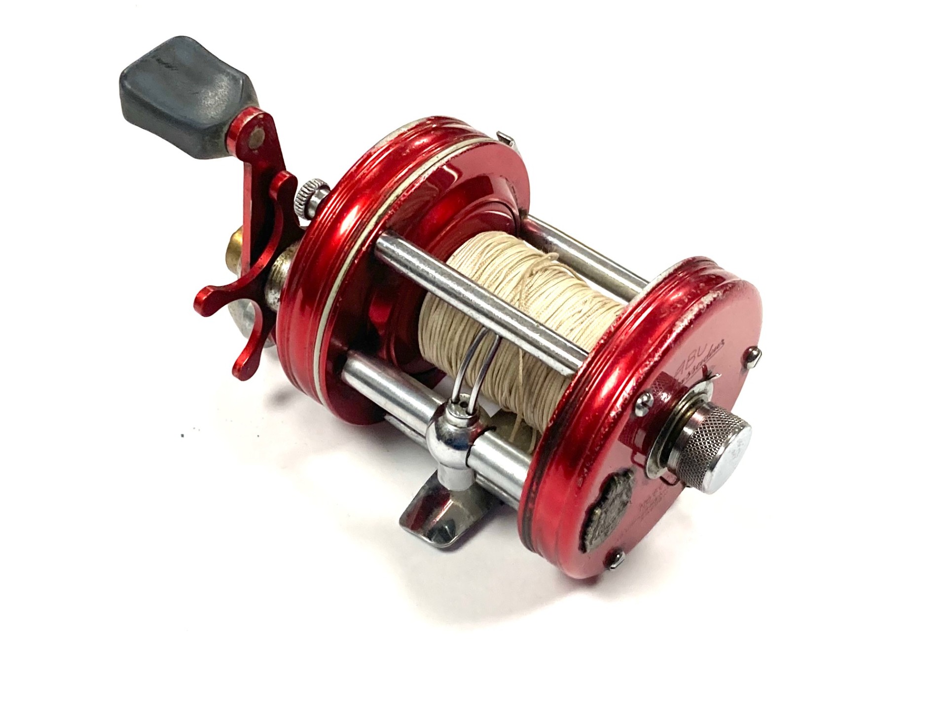 Abu Ambassadeur 6000 red reel with leather reel case
