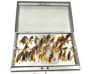 Black japanned vintage fly reservoir 5 trays and traditional steel eye flies