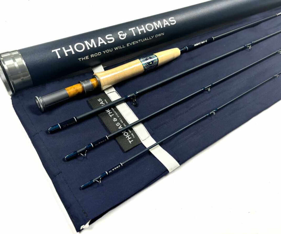   Thomas and Thomas AVANTT 8′ 6" Trout / Salt Water Fly Rod Line #4 With Bag & Tube MINT NEW
