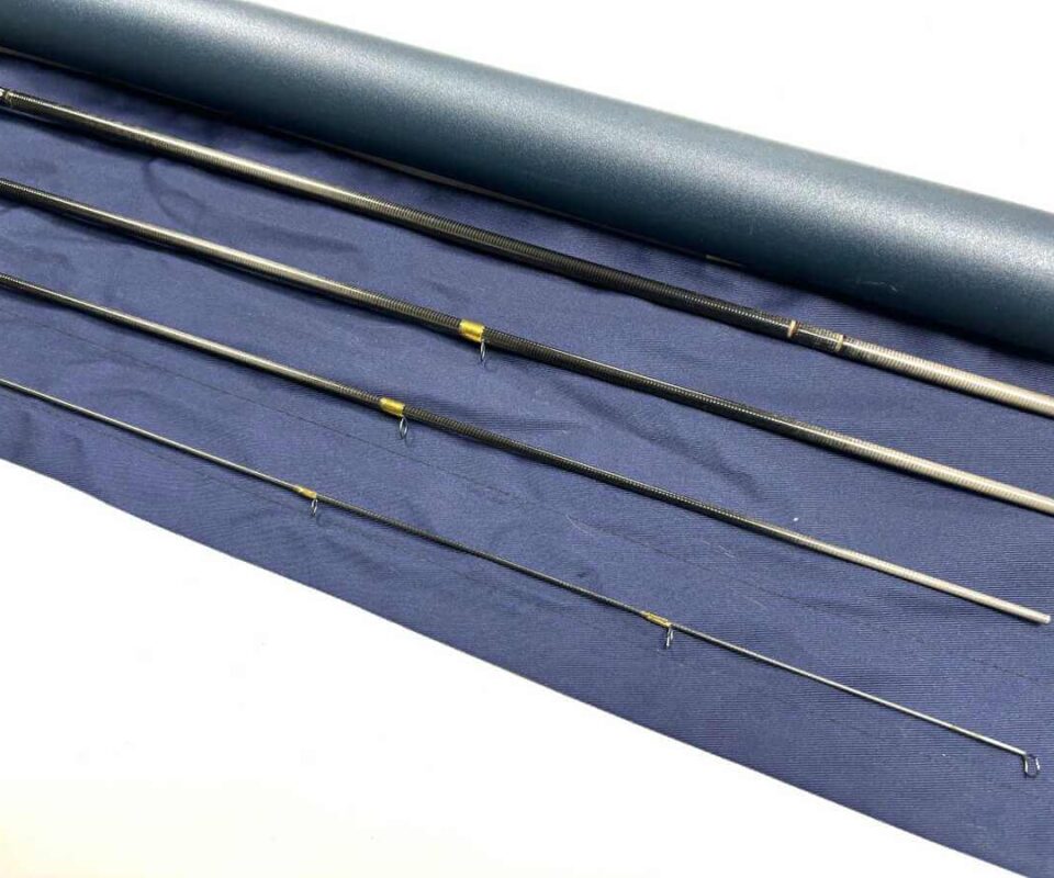   Thomas and Thomas CONTACT 10′ Trout Salt Water Fly Rod Line #8 With Bag & Tube Excellent
