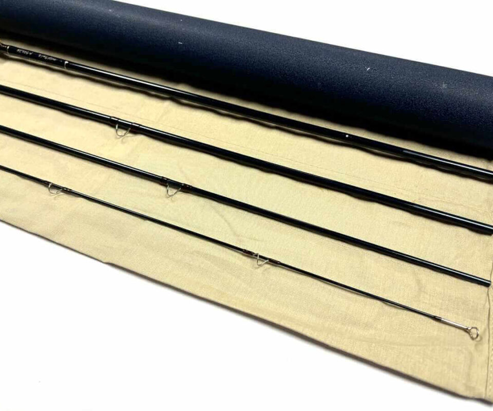   Thomas and Thomas HE HELIX 9′ Trout / Salt Water Fly Rod Line #7 With Bag & Tube