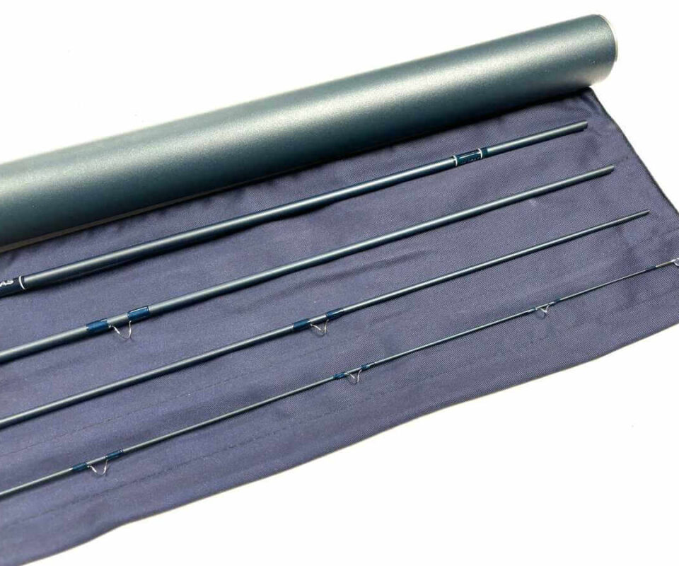   Thomas and Thomas AVANTT 10′ Trout / Salt Water Fly Rod Line #4 With Bag & Tube MINT WARRANTY