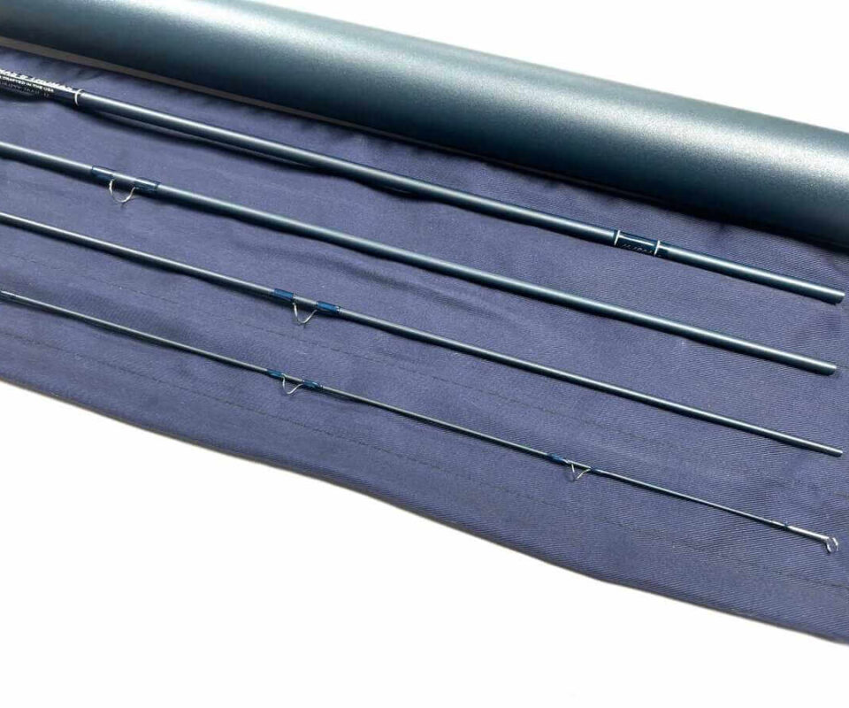   Thomas and Thomas AVANTT 10′ Trout / Salt Water Fly Rod Line #4 With Bag & Tube MINT WARRANTY