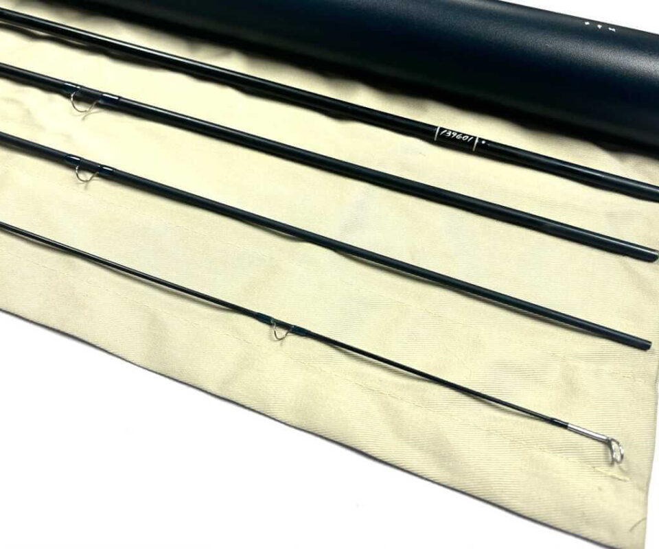   Thomas and Thomas AVANTT 9′ Trout / Salt Water Fly Rod Line #5 With Bag & Tube