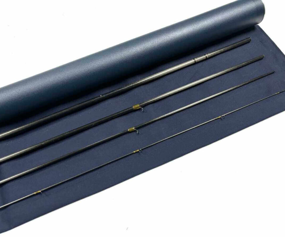   Thomas and Thomas CONTACT 10′ 8″ Trout Fly Rod Line #4 With Bag & Tube