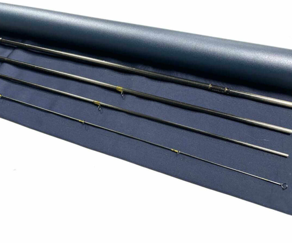   Thomas and Thomas CONTACT 10′ 8″ Trout Fly Rod Line #4 With Bag & Tube