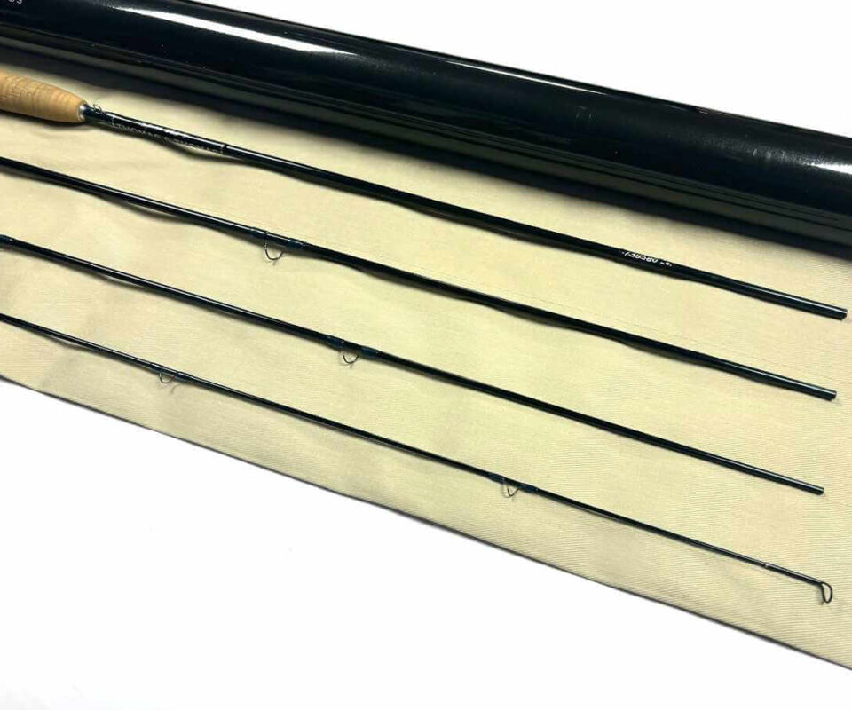   Thomas and Thomas SPIRE 8′ 3″ Trout / Salt Water Fly Rod Line #3 With Bag & Tube Excellent