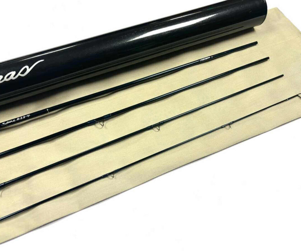   Thomas and Thomas SPIRE 8′ 3″ Trout / Salt Water Fly Rod Line #3 With Bag & Tube Excellent
