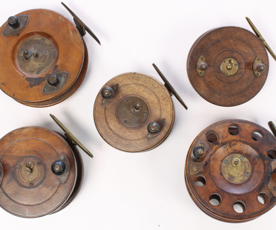 Alternative view of 5 x unknown wood and brass Nottingham 3 1/2 " - 5 " Casting reel