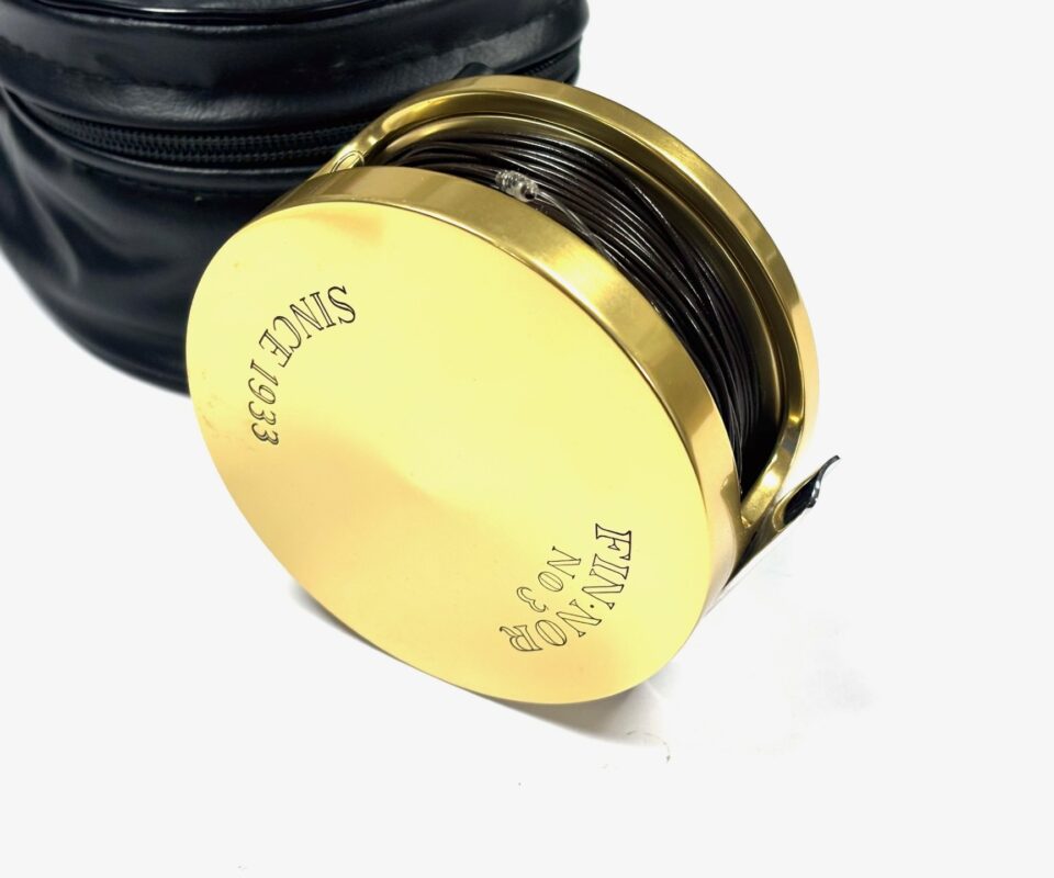   Fin-Nor No 3 Salt Water Right Hand Wind 3 3/4″ Reel With Pouch