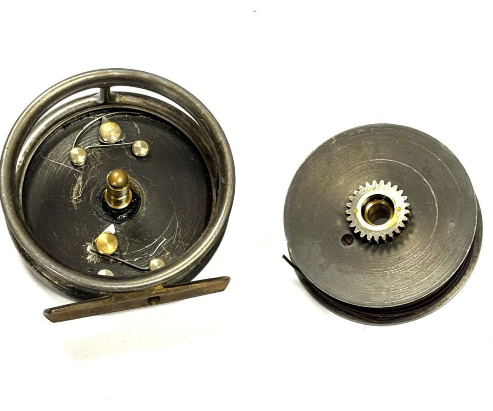   Hardy Uniqua 3 1/8″ vintage alloy trout fly fishing reel