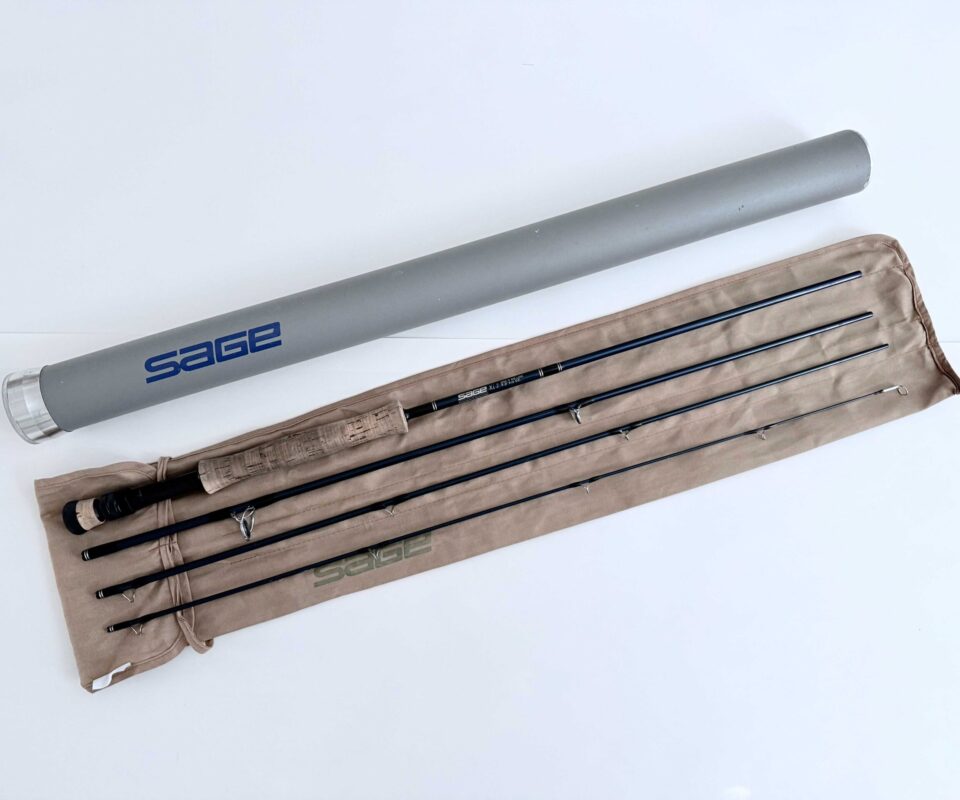   Sage Xi2 9′ 4 Piece Carbon Saltwater Fly Rod #8 Excellent  with Bag and Alloy tube