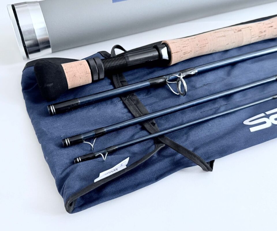   Sage Xi2 9′ 4 Piece Carbon Saltwater Fly Rod #10 Excellent with bag and alloy tube