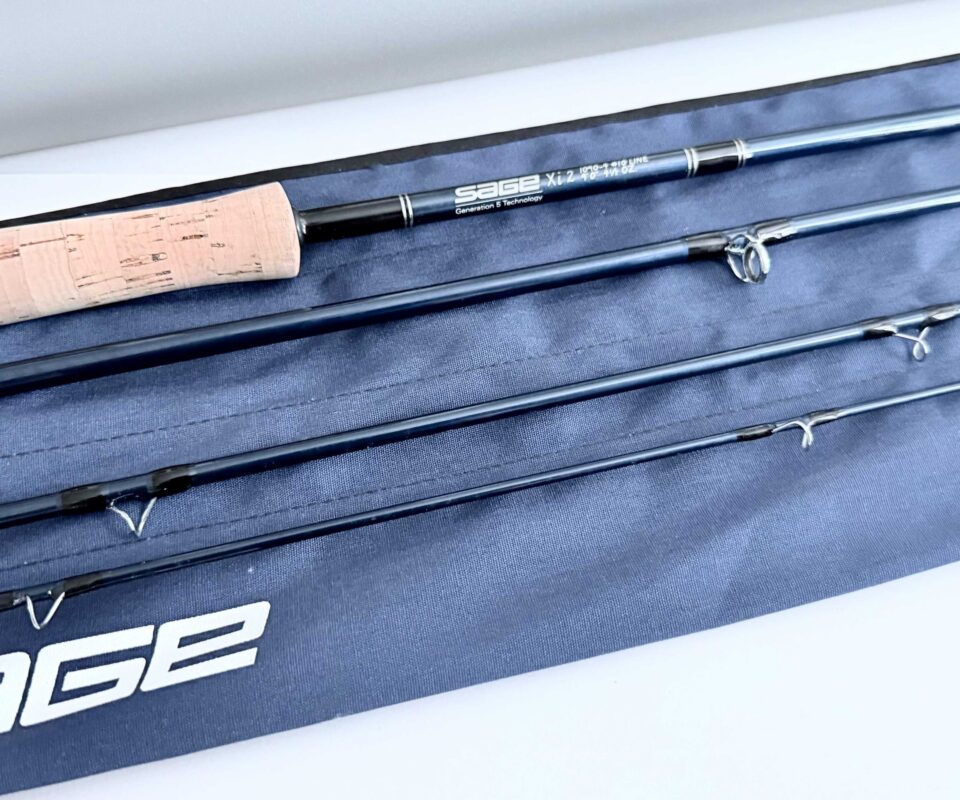   Sage Xi2 9′ 4 Piece Carbon Saltwater Fly Rod #10 Excellent with bag and alloy tube
