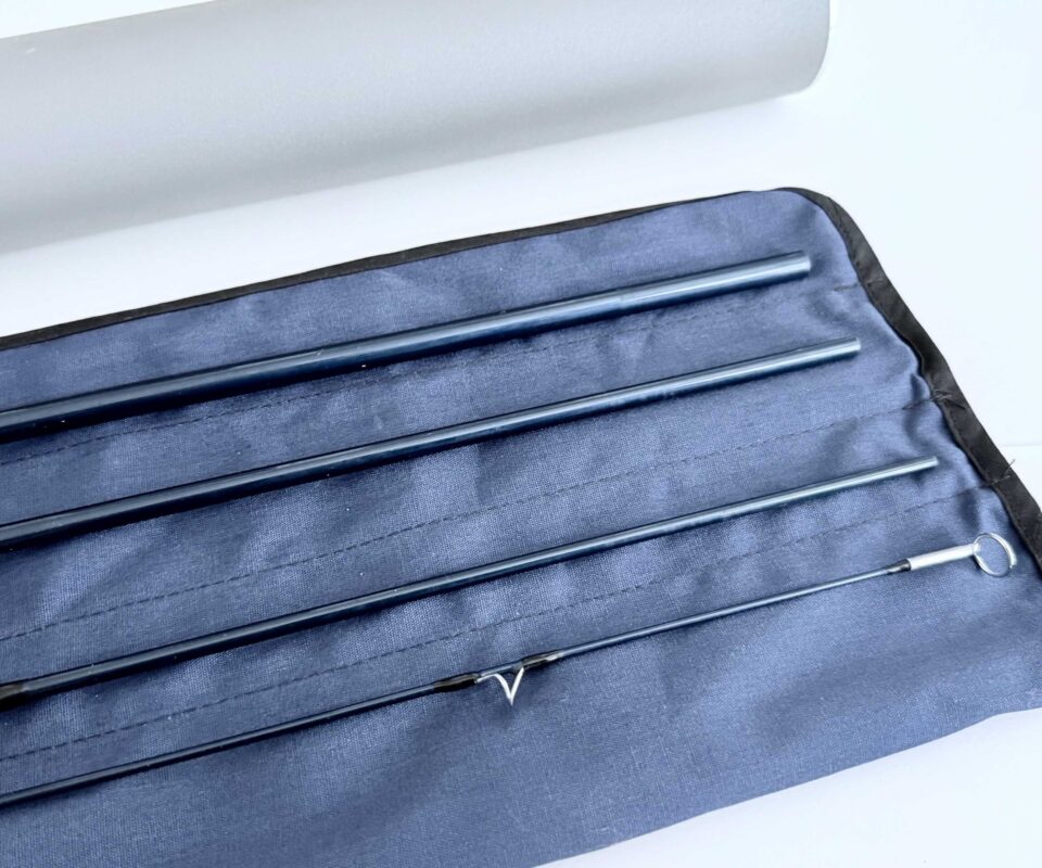   Sage Xi2 9′ 4 Piece Carbon Saltwater Fly Rod #10 Excellent with bag and alloy tube