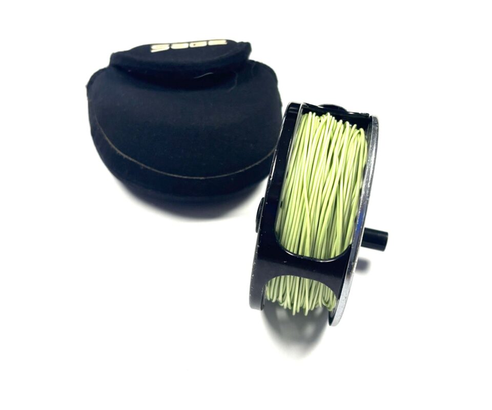   Sage 3200 large arbor fly reel, suit lines #1-4 with case
