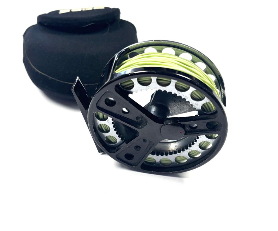   Sage 3200 large arbor fly reel, suit lines #1-4 with case