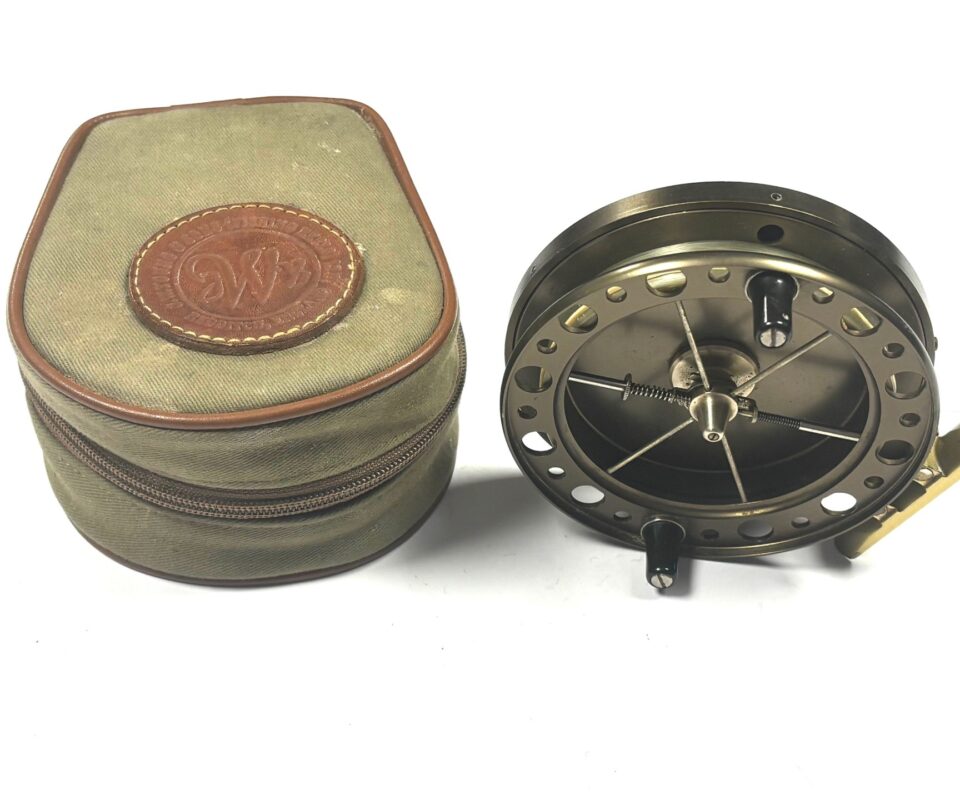 J W Young The Purist 2040 centrepin 4.5″ trotting reel with pouch