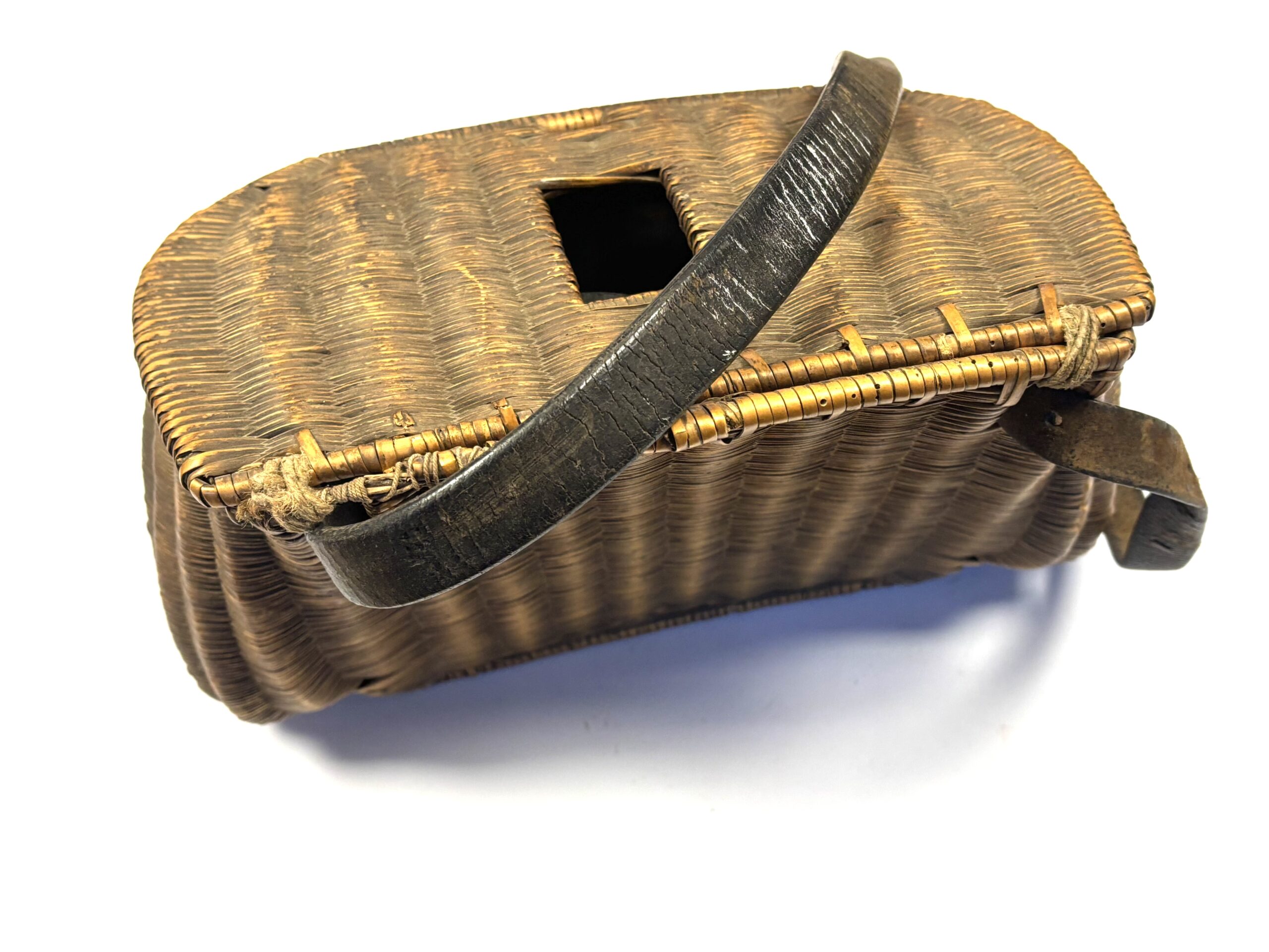Pot-Bellied Wicker Creel with Internal Tackle Case - Image 3