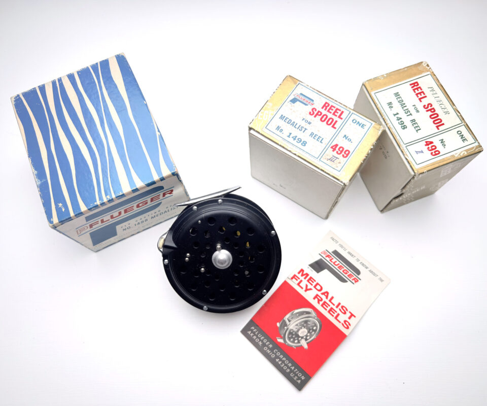 Alternative view of Pflueger Medalist 1498 Trout Fly Reel + 2 spare spools in original boxes