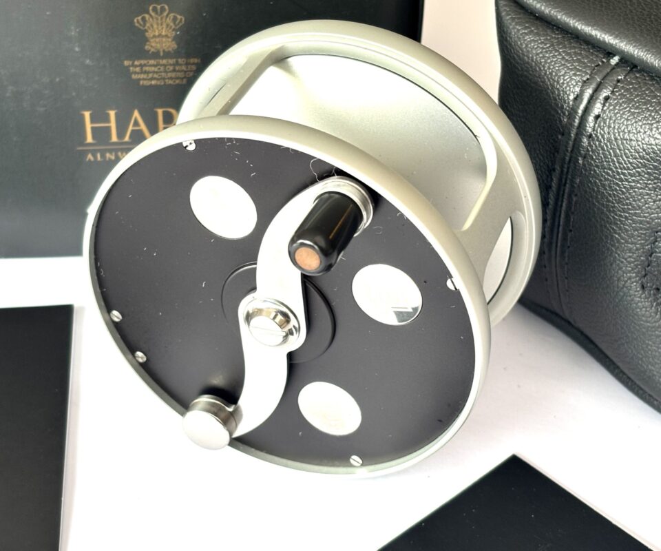 Alternative view of Hardy Cascapedia 4&rdquo; Salmon Fly Reel 10/11 MINT