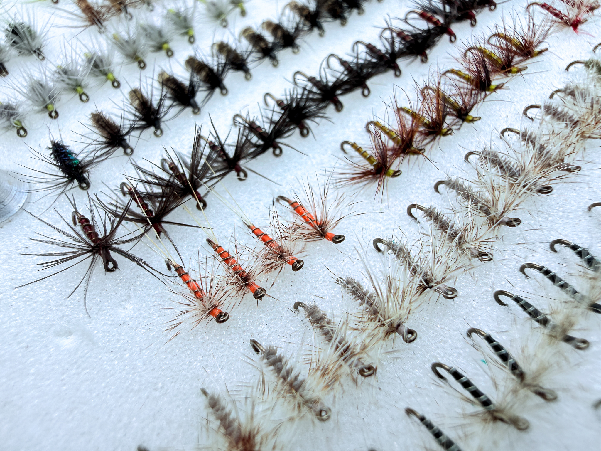 Richard Wheatley Alloy Fly Box With Approx. 1000 Micro Flies (Excellent) - Image 6