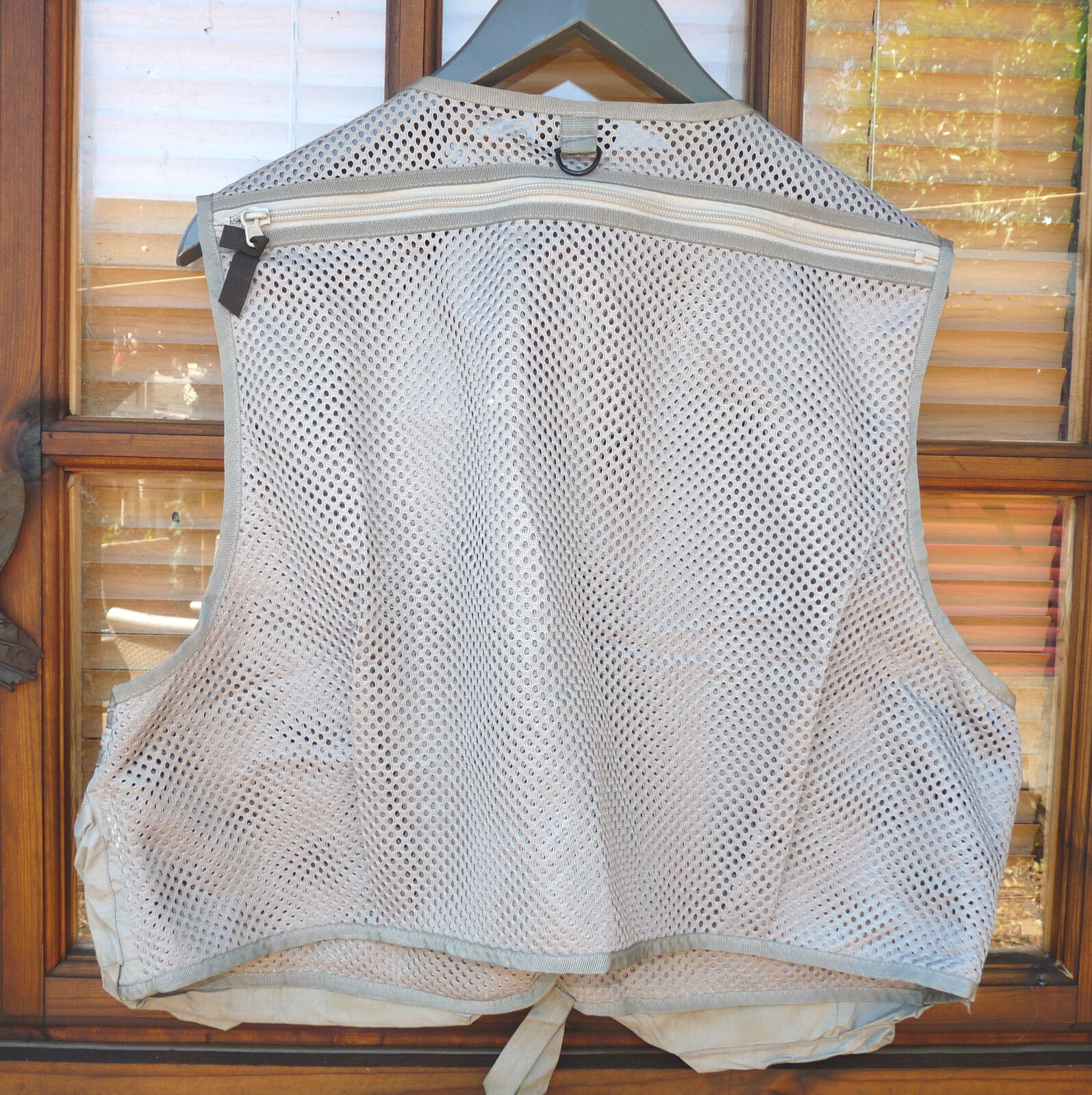 Patagonia fly fishing waistcoat, size L game fishing river stream lake - Image 4